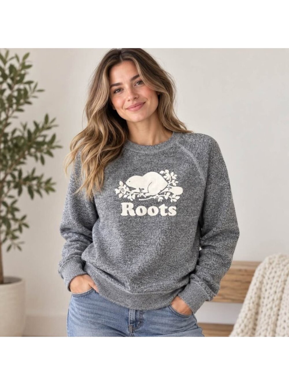 Roots Canada Women’s XS Grey Beaver Logo Crewneck Sweatshirt